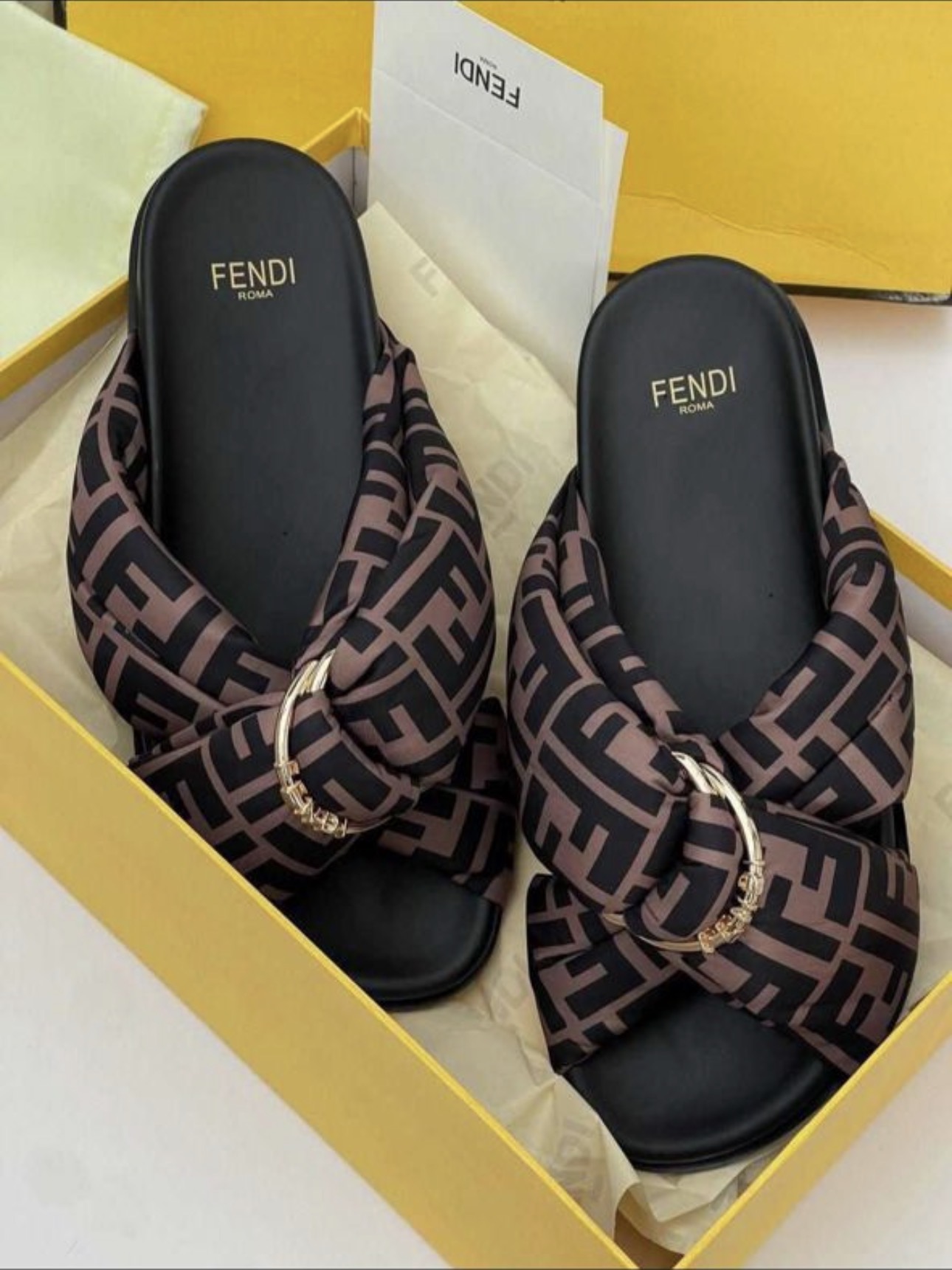 Trendy sandals 
