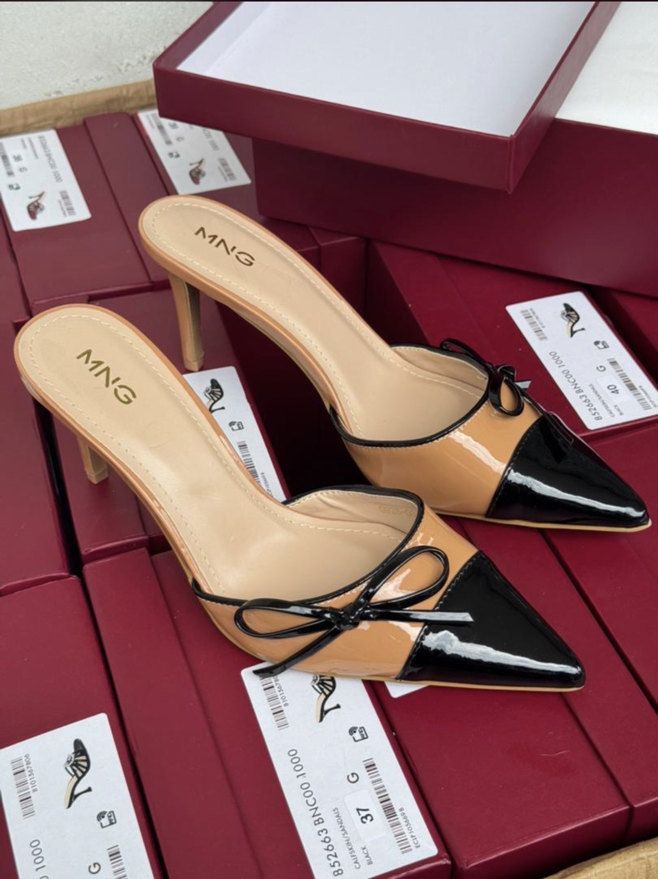 Pointed-Toe Bow mule Heels